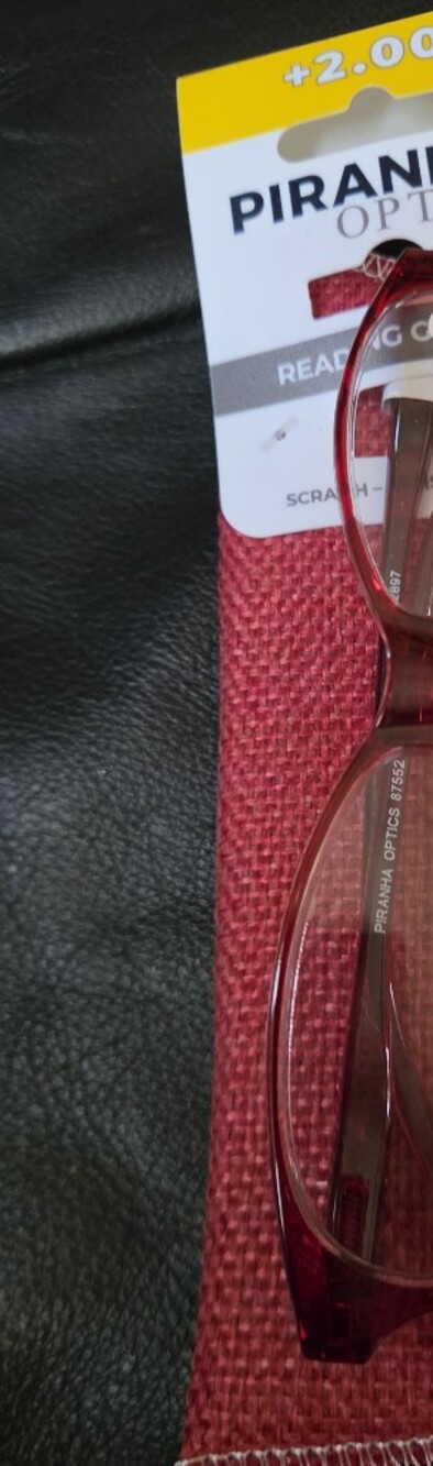 Piranha Optics Women's Red Reading Glasses +2.00 NEW Case Included - Picture 3 of 5